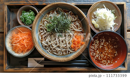 日本の伝統的なそば、うどんの定食 日本の伝統的なそば、うどんの定食 111733399