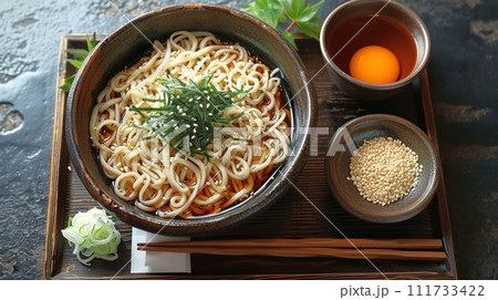 日本の伝統的なそば、うどんの定食 111733422