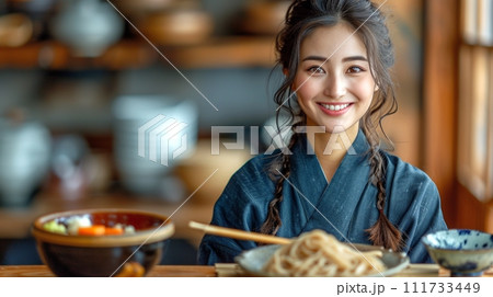 日本の伝統的なそば、うどんの定食 111733449