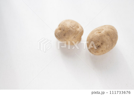 規格外野菜、出荷出来ないジャガイモ 111733676