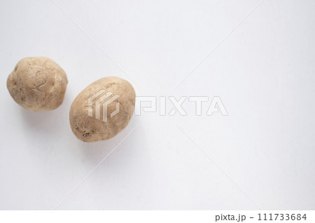 規格外野菜、出荷出来ないジャガイモ 111733684