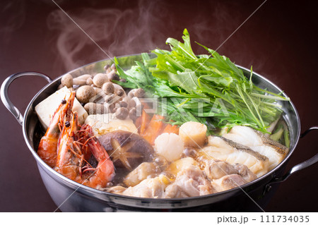 寄せ鍋を食べる 111734035