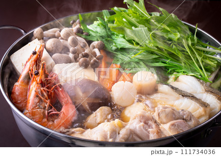 寄せ鍋を食べる 111734036