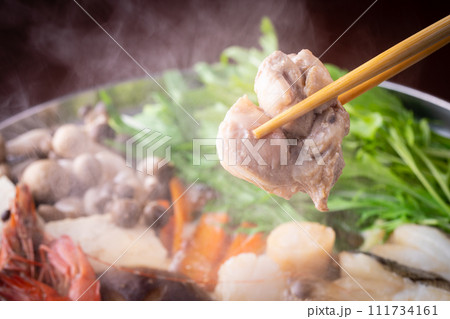 寄せ鍋を食べる 111734161