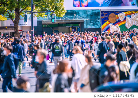 日本の東京都市景観 脱コロナ…コロナ禍前のように外国人観光客らで賑わう渋谷…マ姿も減少へ=2月18日 日本の東京都市景観 脱コロナ…コロナ禍前のように外国人観光客らで賑わう渋谷…マ姿も減少へ=2月18日 111734245