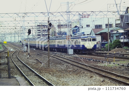 東海道線川崎駅に到着する113系横須賀線列車、川崎駅、1980年5月5日 111734760