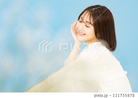 若い女性　20代　ビューティー 111735878