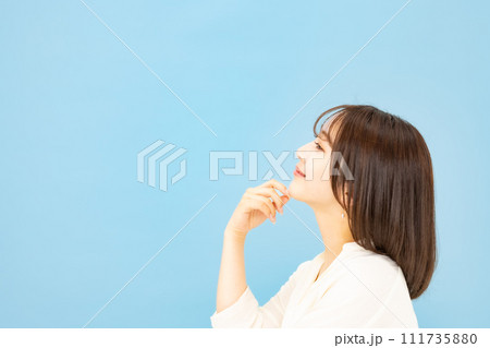 若い女性 20代 ビューティー 若い女性 20代 ビューティー 111735880