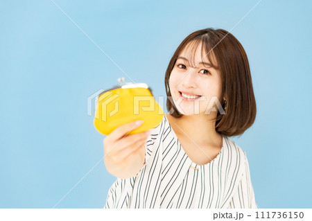 若い女性 20代 財布 若い女性 20代 財布 111736150