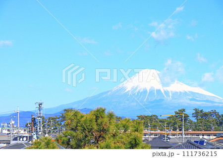 静岡県静岡市、三保の松原と富士山の風景 静岡県静岡市、三保の松原と富士山の風景 111736215