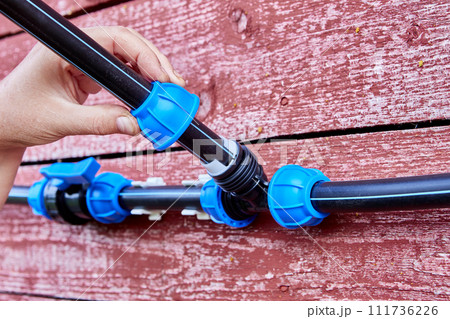 Assembly of external irrigation and drinking water supply for cold water from flexible polyethylene pipes connected with compression fittings. 111736226