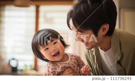育児をする男性・子育て家族イメージ 111736243