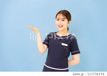 エステティシャン　20代　手かざし 111736259