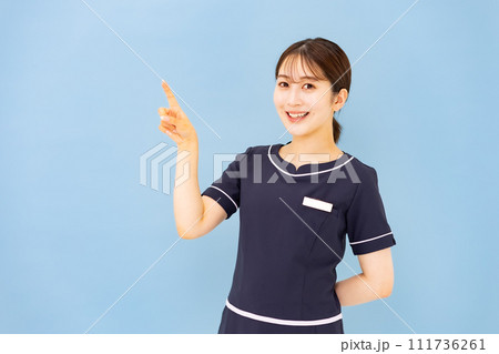 エステティシャン　20代　手かざし 111736261