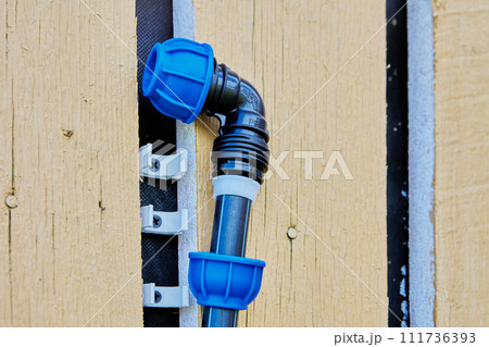 Compression screw clamp device for elbow fitting for HDPE pipes, tightening or clamping ring, bush ring, nut. 111736393