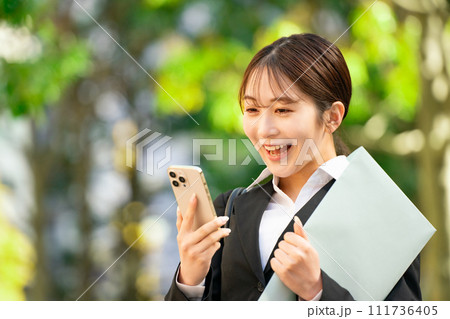 若い女性 ビジネス 新人 若い女性 ビジネス 新人 111736405