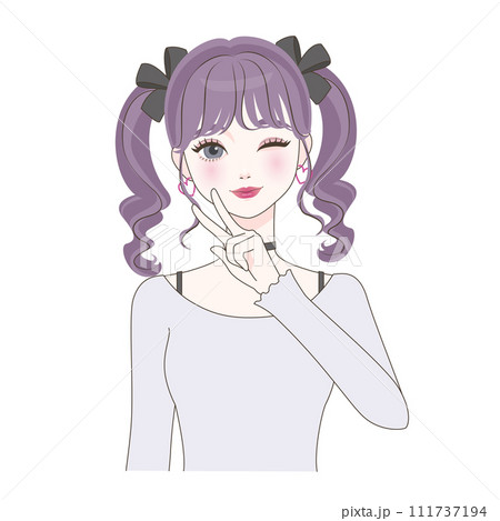 ピースをする女の子 111737194