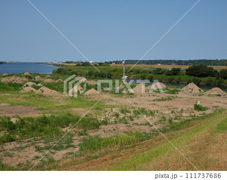 利根川河畔の夏風景 利根川河畔の夏風景 111737686
