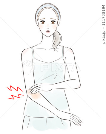 肌の赤みが気になる女性 111738194