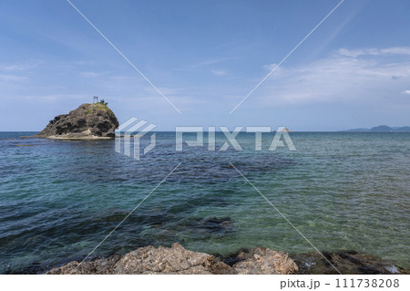 日本海の浜辺　（鳥取県白兎海岸） 111738208