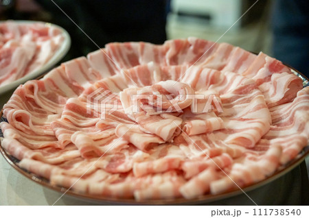 新鮮なお肉 111738540