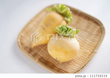 規格外野菜、出荷出来ない金カブ 111739319