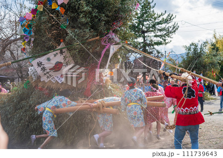 火伏せの祭り、今尾の左義長〈岐阜県海津市〉 火伏せの祭り、今尾の左義長〈岐阜県海津市〉 111739643