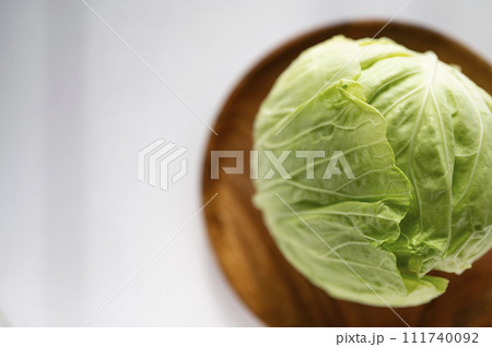 規格外野菜、出荷出来ないキャベツ 111740092