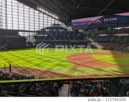 朝9時頃のエスコンフィールド北海道三塁側から 111740100