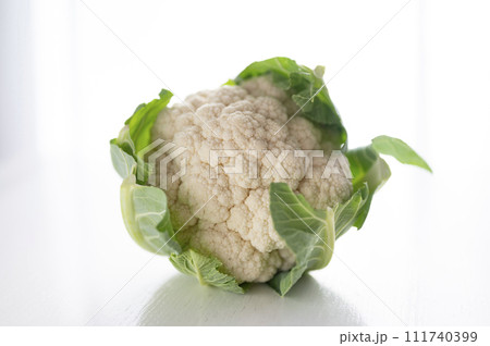 規格外野菜、出荷出来ないカリフラワー 規格外野菜、出荷出来ないカリフラワー 111740399