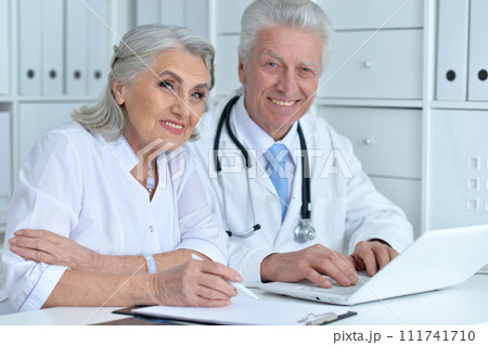 Portrait of professional doctors working in cabinet 111741710