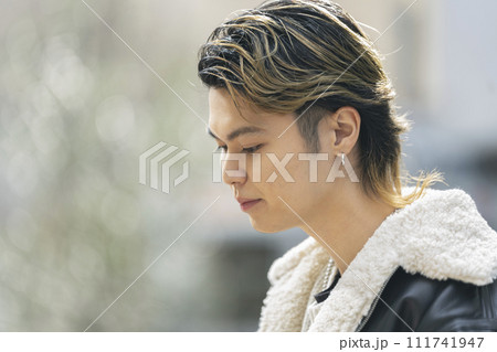 20代の男性 ポートレート 20代の男性 ポートレート 111741947