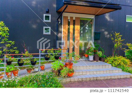 住宅 玄関アプローチ 住宅 玄関アプローチ 111742540