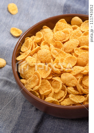 Corn flakes for breakfast close-up Corn flakes for breakfast close-up 111743852