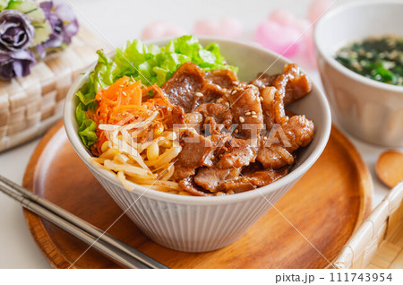 ビビンバ風牛焼肉丼 111743954