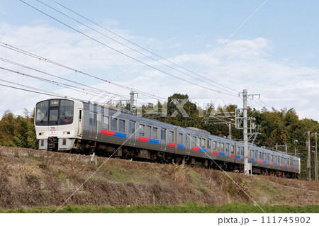 飲酒運転撲滅キャンペーンのヘッドマークをつけたJR九州811系電車 111745902
