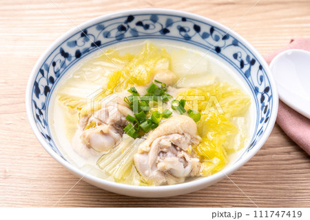 鶏手羽元と白菜の中華スープ 111747419