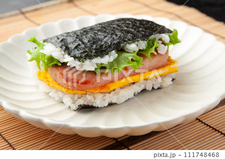 ポークたまごおにぎり 111748468