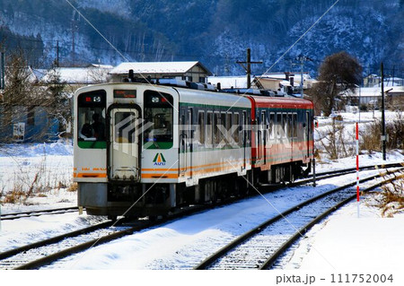 雪景色の鉄路を…南会津から鬼怒川温泉へ　会津鉄道・快速列車 111752004