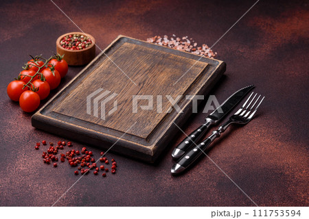 Empty rectangular wooden cutting board on textured concrete background 111753594