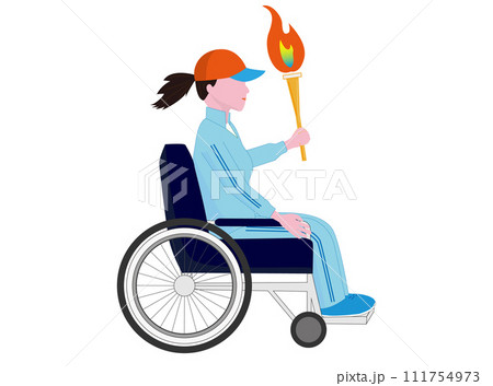 トーチを持って走る車椅子の女性。 111754973