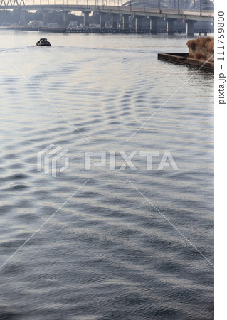 ボートの波紋 ボートの波紋 111759800
