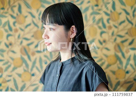 若い女性のポートレート 若い女性のポートレート 111759837
