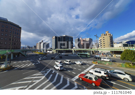 京都市下京区・堀川五条交差点の交通 111761040