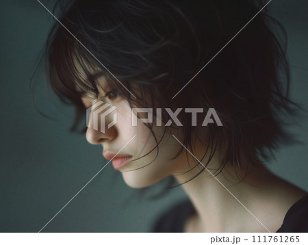 暗い表情の女性。AI生成画像 暗い表情の女性。AI生成画像 111761265