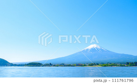 河口湖から望む富士山（5月） 111761796