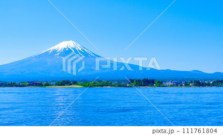 河口湖から望む富士山（5月） 111761804