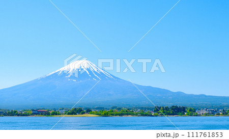 河口湖から望む富士山（5月） 111761853