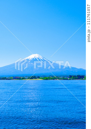 河口湖から望む富士山(5月) 河口湖から望む富士山(5月) 111761857