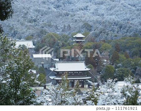京都双ヶ丘からの雪景色 111761921